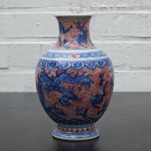 A Chinese porcelain underglaze red and blue dragon vase, 19th C. — 照片 11
