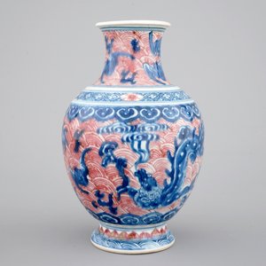 A Chinese porcelain underglaze red and blue dragon vase, 19th C. — 照片 2