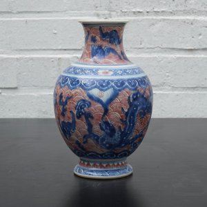 A Chinese porcelain underglaze red and blue dragon vase, 19th C. — 照片 10