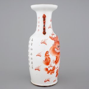 A Chinese porcelain vase with foo dogs, 19th C. — photo 4