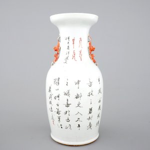 Un vase en porcelaine de Chine au décor de chiens de foo, 19ème — photo 3