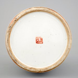 Un vase en porcelaine de Chine au décor de chiens de foo, 19ème — photo 6