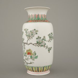 A Chinese porcelain wucai vase, 19/20th C. — 照片 3