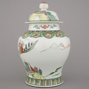 A Chinese porcelain wucai vase and cover depicting warriors on horseback, 19th C. — photo 4