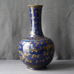 A Chinese powder blue and gilt 'dragon' vase, ca. 1900 — 照片 8