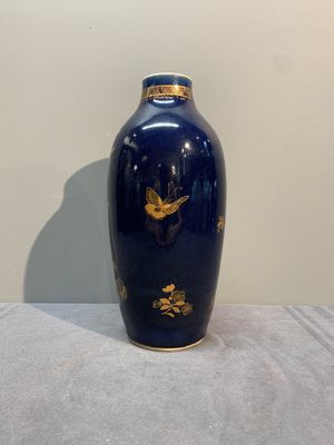 A Chinese powder blue and gilt vase with a pheasant among flowering branches, Qianlong — photo 3