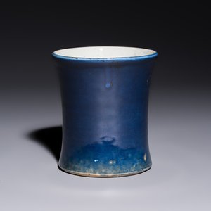A Chinese powder-blue brush pot, 19th C. — photo 1