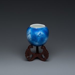 A Chinese powder-blue-glazed bird feeder with a dragon, 19th C. — photo 1