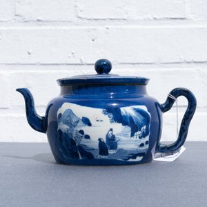 A Chinese powder blue-ground teapot and cover, Kangxi — photo 9