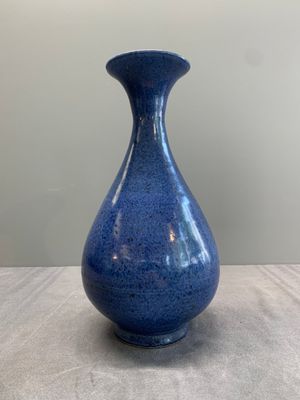 A Chinese powder blue 'yuhuchunping' vase, Ming — photo 3