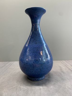 A Chinese powder blue 'yuhuchunping' vase, Ming — photo 4