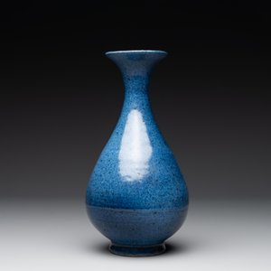 A Chinese powder blue 'yuhuchunping' vase, Ming — photo 2