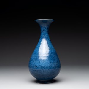 A Chinese powder blue 'yuhuchunping' vase, Ming — photo 3