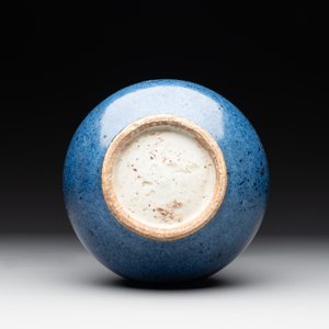 A Chinese powder blue 'yuhuchunping' vase, Ming — photo 5