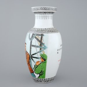A Chinese PRC Cultural Revolution subject porcelain vase, 20th C. — photo 4