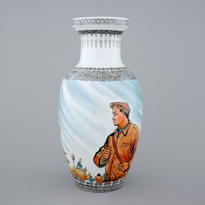 A Chinese PRC Cultural Revolution subject porcelain vase, 20th C. — photo 1