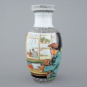 A Chinese PRC Cultural Revolution subject porcelain vase, 20th C. — photo 1