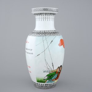A Chinese PRC Cultural Revolution subject porcelain vase, 20th C. — foto 3