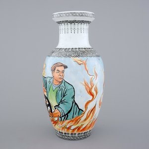 A Chinese PRC Cultural Revolution subject porcelain vase, 20th C. — photo 1