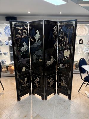 A Chinese precious-stone-inset gilt-lacquered four-panel 'Ba Jun Tu 八骏图' folding screen, 20th C. — foto 1