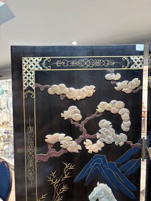 A Chinese precious-stone-inset gilt-lacquered four-panel 'Ba Jun Tu 八骏图' folding screen, 20th C. — foto 2