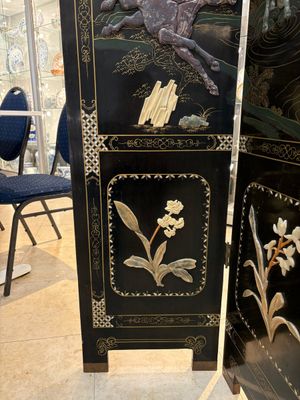 A Chinese precious-stone-inset gilt-lacquered four-panel 'Ba Jun Tu 八骏图' folding screen, 20th C. — foto 5