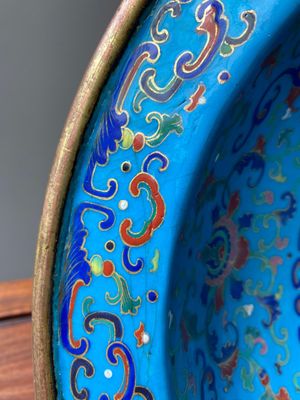 A Chinese pseudo-cloisonné Canton enamel basin, Qianlong mark and of the period — photo 8