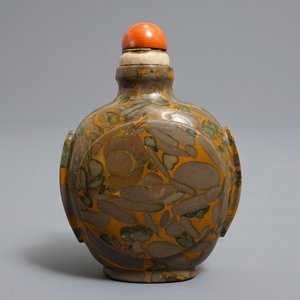 A Chinese 'pudding stone' snuff bottle, 18/19th C. — photo 1