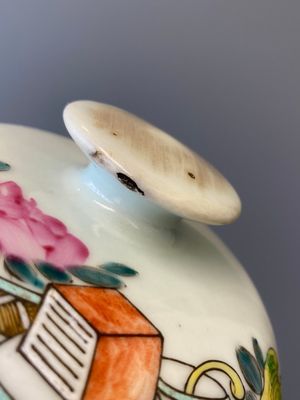 A Chinese qianjiang cai 'antiquities' covered vase and a basin with figural design, signed Yu Yicheng 俞意誠 and Xu Shanqin 徐善琴, 19th C., one dated 1893 — photo 18