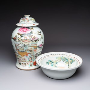 A Chinese qianjiang cai 'antiquities' covered vase and a basin with figural design, signed Yu Yicheng 俞意誠 and Xu Shanqin 徐善琴, 19th C., one dated 1893 — photo 2