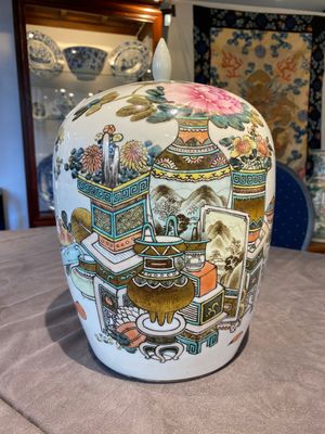 A Chinese qianjiang cai 'antiquities' jar and cover, signed Xu Pinheng 許品衡, dated 1903 — photo 1