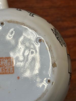 A Chinese qianjiang cai 'antiquities' teapot, Xu Pinheng 許品衡 signed, Tongzhi mark, dated 1889 — photo 12