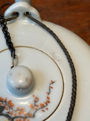 A Chinese qianjiang cai 'antiquities' teapot, Xu Pinheng 許品衡 signed, Tongzhi mark, dated 1889 — photo 4