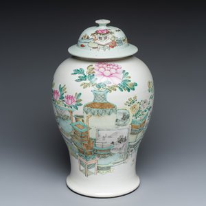 A Chinese qianjiang cai 'Antiquities' vase and cover — photo 1