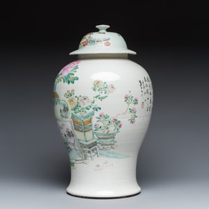 A Chinese qianjiang cai 'Antiquities' vase and cover — photo 3