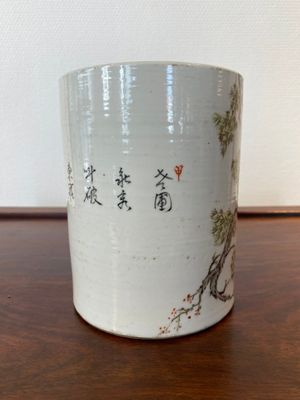 A Chinese qianjiang cai brush pot, signed Yu Han 余翰, dated 1928 — 照片 3