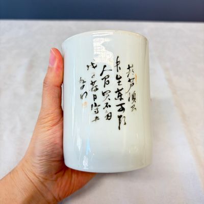 A Chinese qianjiang cai brushpot with figural design — photo 4