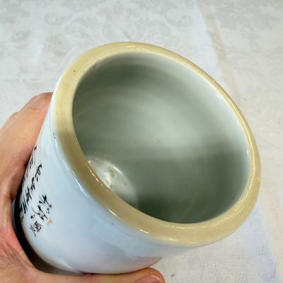 A Chinese qianjiang cai brushpot with figural design — photo 7