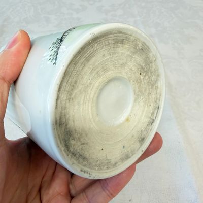 A Chinese qianjiang cai brushpot with figural design — photo 9