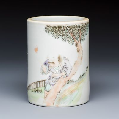 A Chinese qianjiang cai brushpot with figural design, signed Qi Ming 啟明, dated 1888