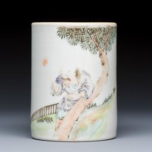 A Chinese qianjiang cai brushpot with figural design — photo 2
