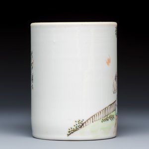 A Chinese qianjiang cai brushpot with figural design — photo 5