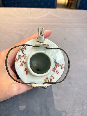A Chinese qianjiang cai covered teapot and a covered wine warmer, Tongzhi mark, 19/20th C. — foto 13