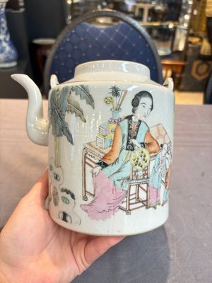 A Chinese qianjiang cai covered teapot and a covered wine warmer, Tongzhi mark, 19/20th C. — foto 18