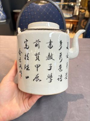 A Chinese qianjiang cai covered teapot and a covered wine warmer, Tongzhi mark, 19/20th C. — foto 20
