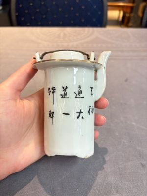 A Chinese qianjiang cai covered teapot and a covered wine warmer, Tongzhi mark, 19/20th C. — foto 9