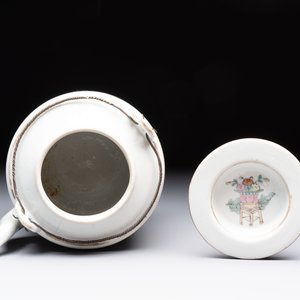 A Chinese qianjiang cai covered teapot and a covered wine warmer, Tongzhi mark, 19/20th C. — foto 6