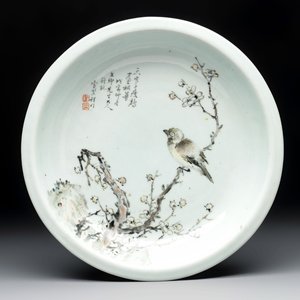 A Chinese qianjiang cai dish with a bird on a branch, signed Cheng Men 程門, dated 1878 — photo 1