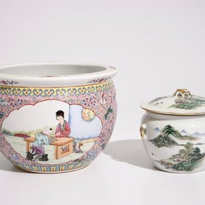 A Chinese qianjiang cai food bowl and cover and a famille rose flowerpot, 19/20th C. — 照片 1