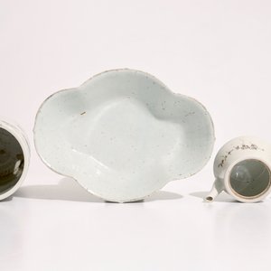 A Chinese qianjiang cai hat stand, a teapot and cover, a bowl and a dish, 19/20th C. — 照片 8